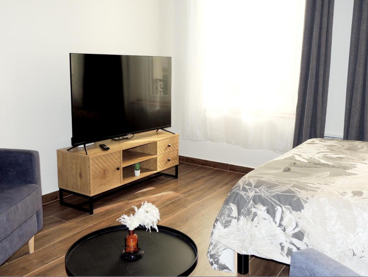 Studio tout confort à 2 pas du Château st Germain Saint-Germain-en-Laye Esterno foto